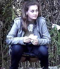 Watch your back while pissing outdoors!