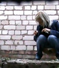 Outdoor pissing with max concentration