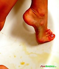 Teeny does shower masturbation and pees into bath