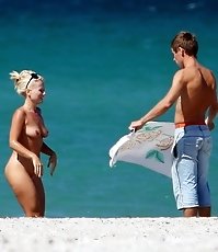 Amateurs in bikini spied on the cam