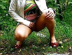 Bootylicious brunette takes a leak in public park