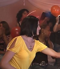 Party girl lovesa good facial