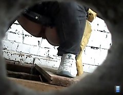 Unprotected pussies of tinkling girls in close-up