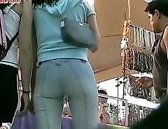 Click here and enjoy amateur video with the chicks ass wrapped in tight fitting jeans