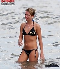 Bikini babe shows her pussy closeup