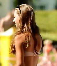 Every detail of chicks in bikinis