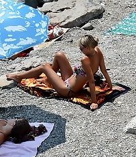 Girls in bikinis hot show on my cam