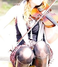 Sexy chicks offer upskirt nub view