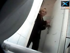 Piss Hunter films unsuspecting mature babes tinkling