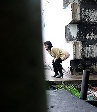 Outdoor spy cam made some shots of a peeing chick