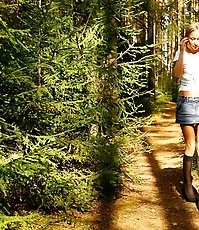 Blonde puss with gorgeous body pees on forest path