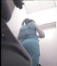 Unsuspecting mama empties her bladder in public wc