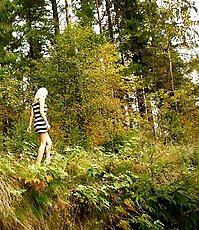 Shameless tattooed bitch pees in front of voyeur