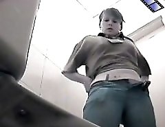 Pee hunter films unsuspecting teens tinkling