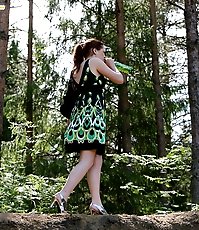 Drinking gingerhead empties her bladder outdoors