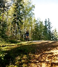 Kinky blonde chick plays with the fountain of her piss