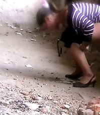 Voyeur view of a lovely chick doing a piss selflessly