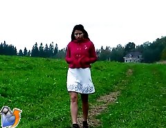 Exclusive spy video of a girl peeing alfresco