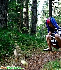 Skinny emo girl with a hairy beaver tinkles alfresco