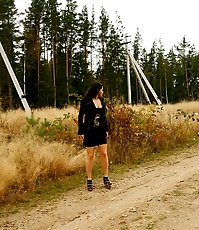 Ravenhead empties her bladder on a country road
