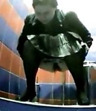 Pussies gushing with hot pee spycammed in close-up