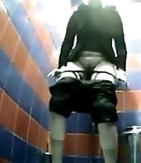 Hoes spycammed in the process of emptying bladders