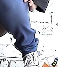 Kinky voyeur spies after hot pissing girls