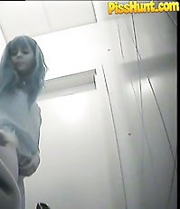 Chicks' gushing slits filmed by spy cam in toilet