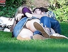 Babes invite to see their upskirts