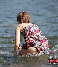 Teenage shaved pussy upskirting