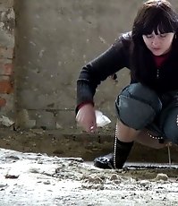 Two frisky chicklettes taking a wee synchronically