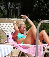 Bikini girls do not know to be spied