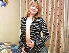 Teen with carefully trimmed slit pees into bucket