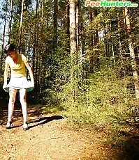 Peeping after a sexy tart tinkling in the woods